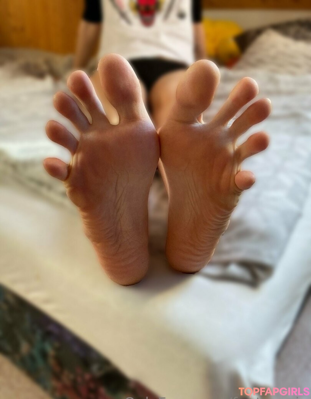 feetronnie star naked photo