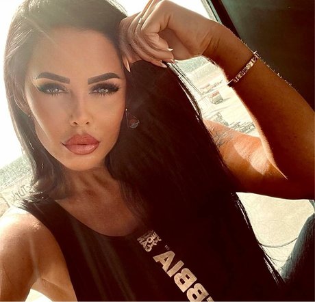 Onlyheni model high quality picture