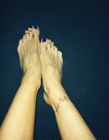 clarita feet nude model picture
