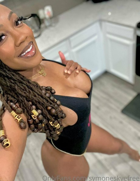 symoneskyefree hd model picture