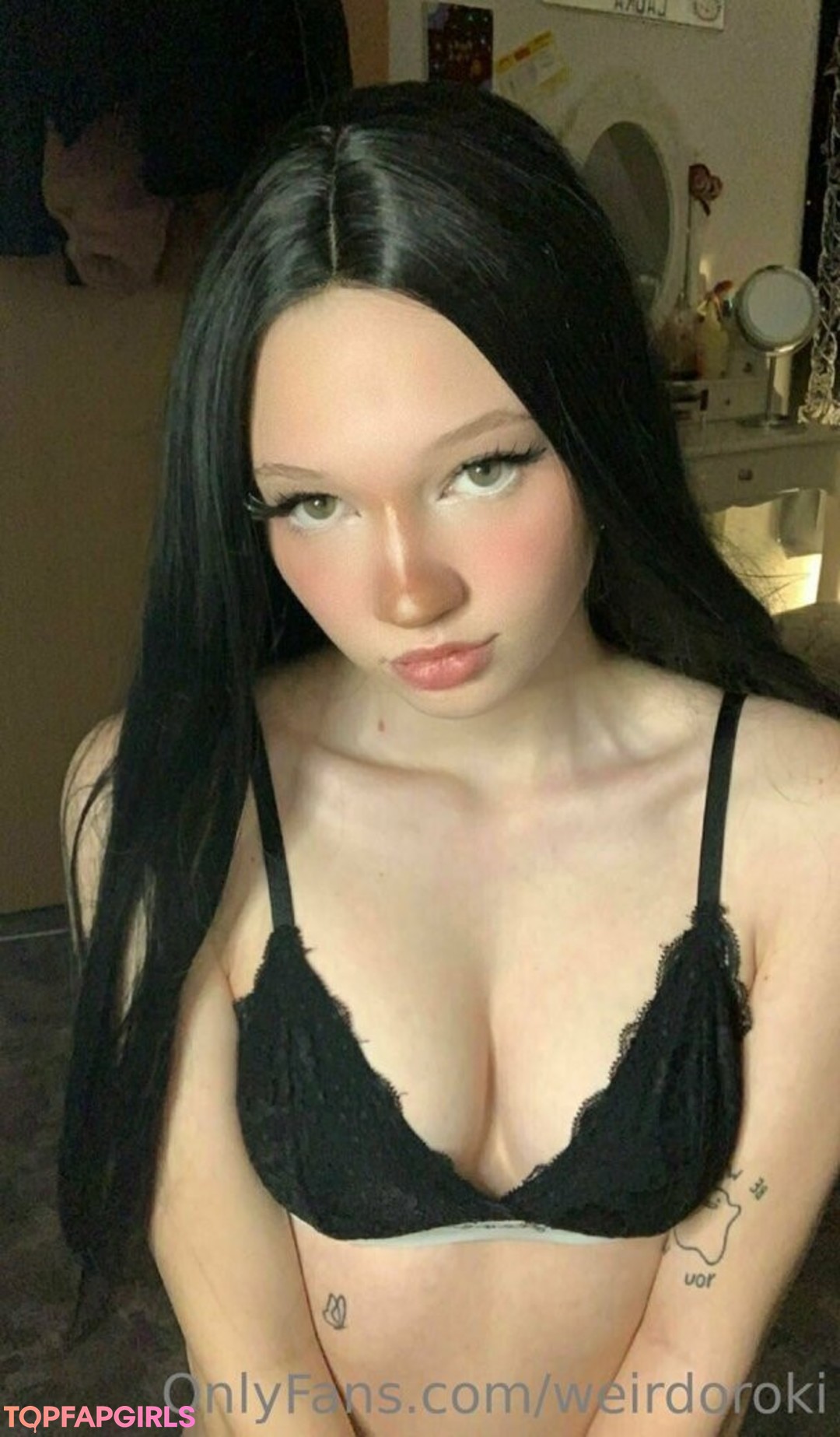 lesbian fisting onlyfans porno photos