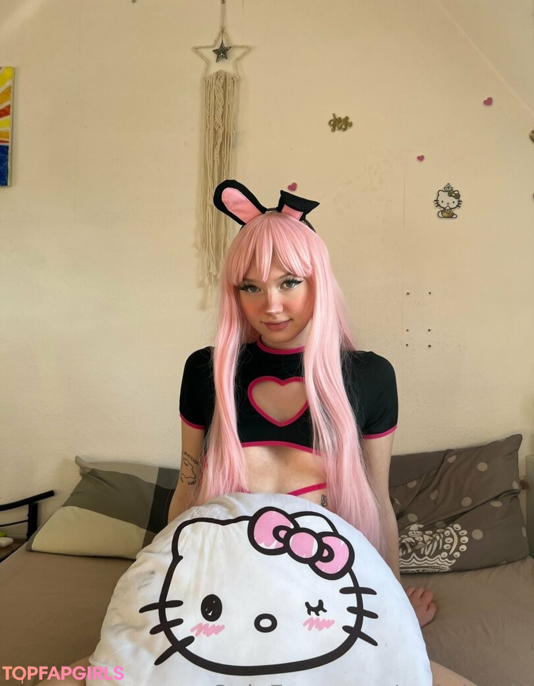 weirdoroki perfect model pic