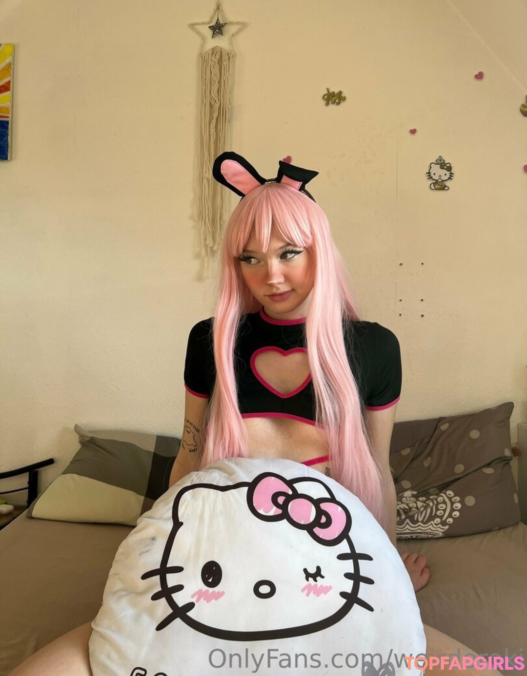 weirdoroki erotic model archive