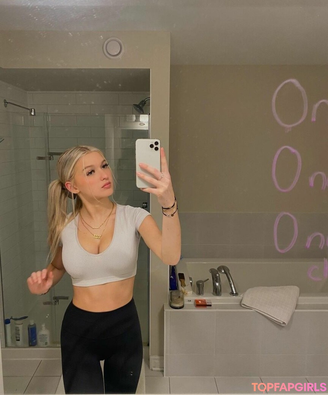 Emma Welyki pretty pornstar pics