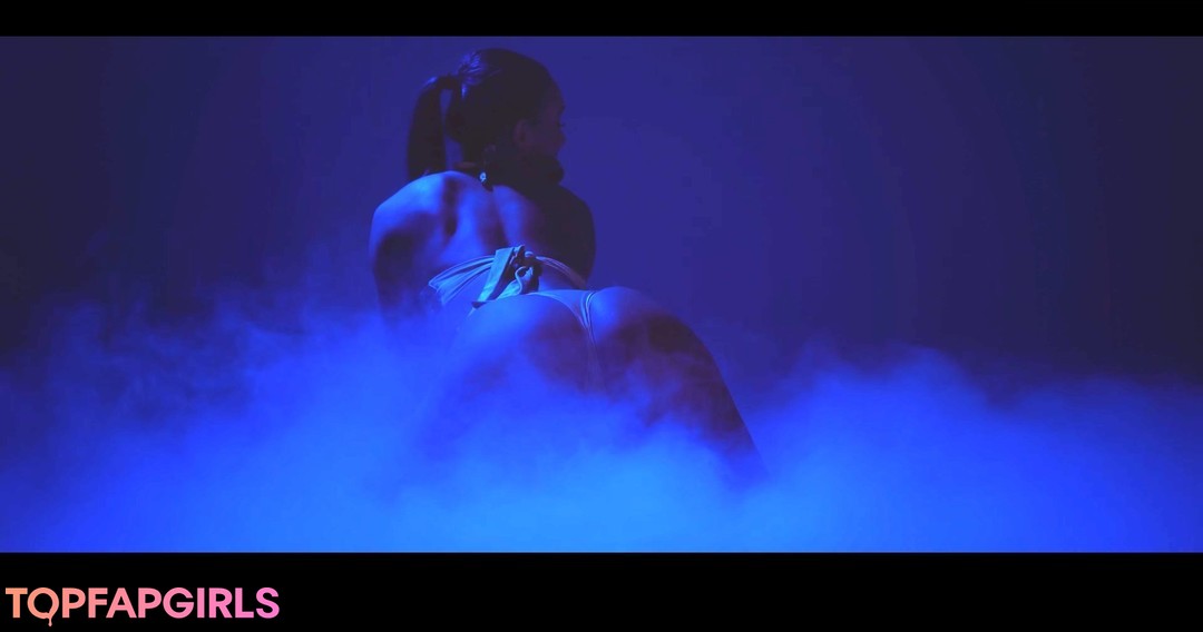 social media influencer onlyfans beautiful pic