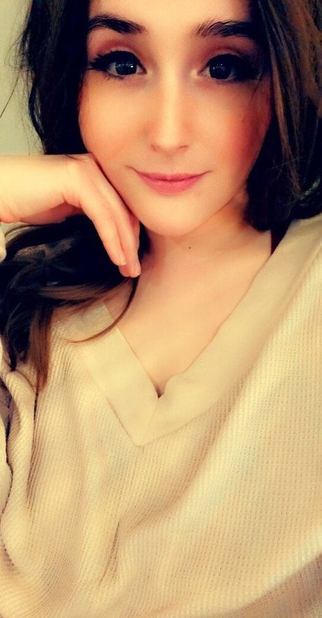 Sophia Swallow beautiful star img