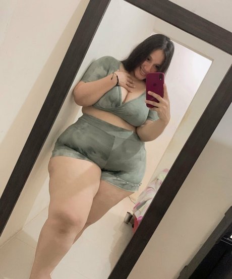 Andreina Valencia pretty star img