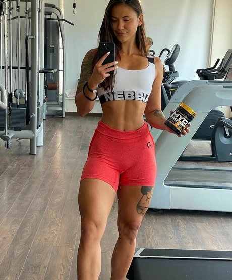 Denisa Tran Vanova high quality star pic