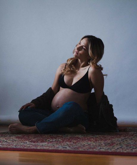 Julie Nolke naked model image