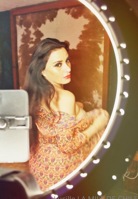 soylu dechile star sexy pictures