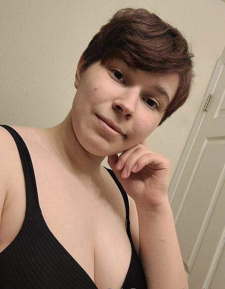 ccnicky model naked image