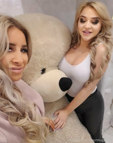 ashleygoldca star nudes image