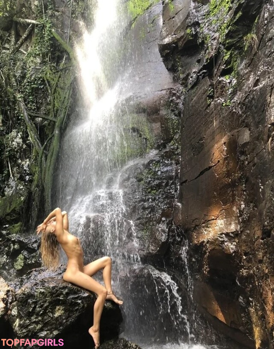 Shannonlouise hot model pic