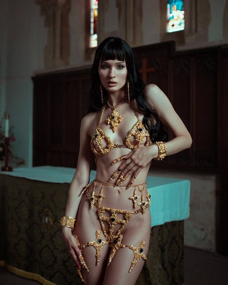 Saich0tic sex model pic