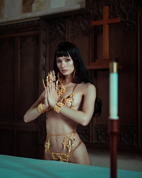 Saich0tic star nude img