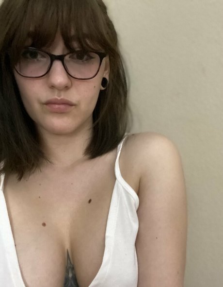 minaluna nice actress photo