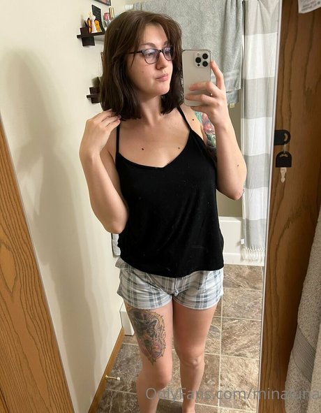 minaluna nudes model pics