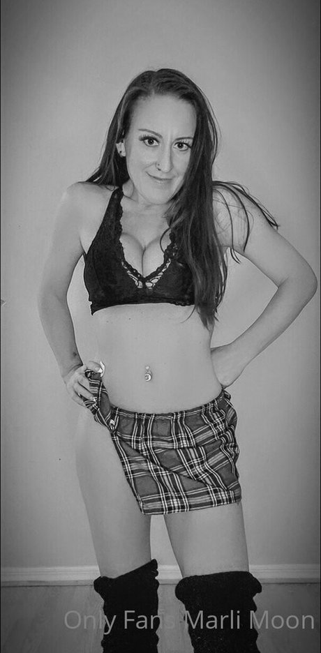 marlimoon model free images