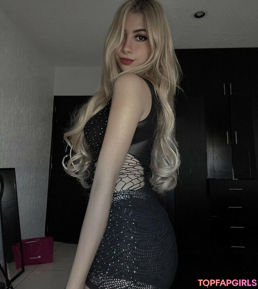 blonde handjob onlyfans pornographic images