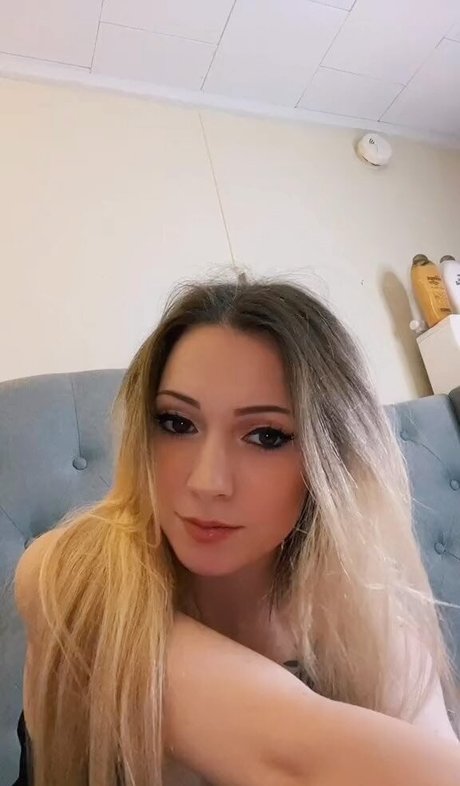 Little Momma art model images