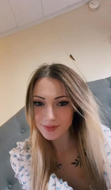 Little Momma hd pornstar image