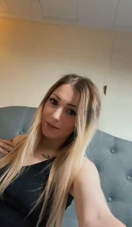 Little Momma model sexy pictures