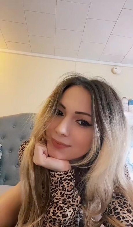 Little Momma adult model galleries