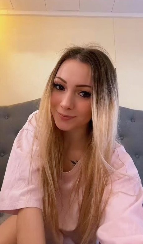 Little Momma pornstar art photos