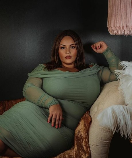 Nicole Denise Johansson hot star photos