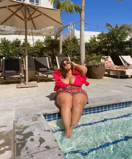 curvy lesbian onlyfans perfect picture