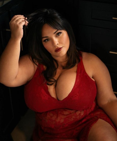 Nicole Denise Johansson top profile image