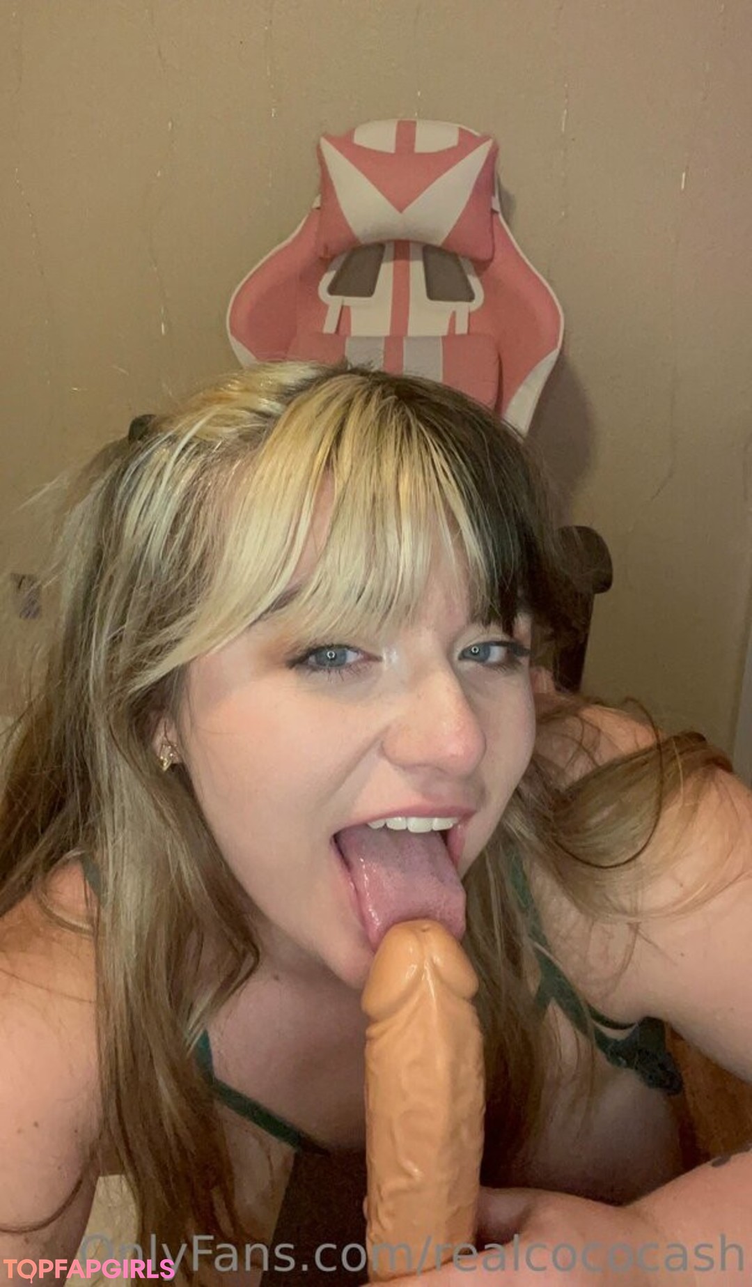 realcococash sex model pic
