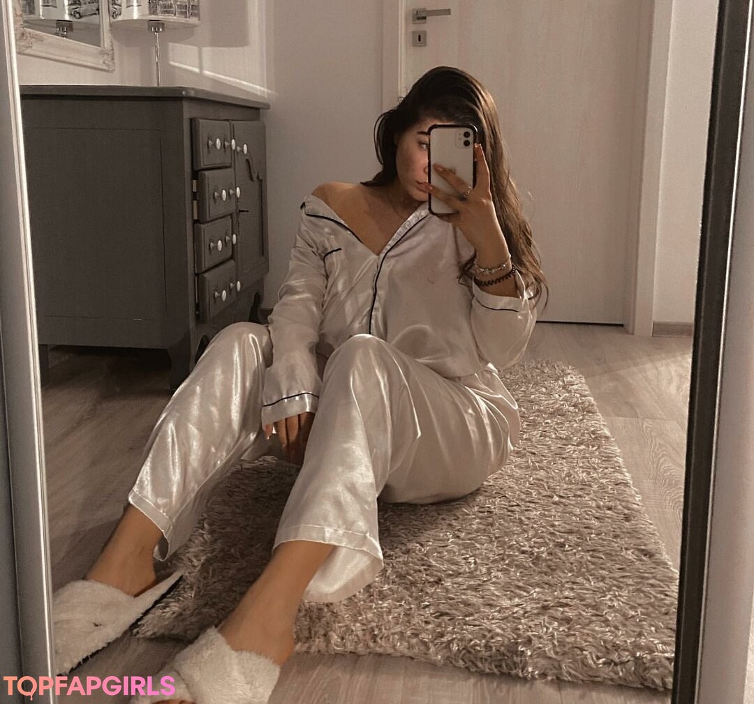 plug onlyfans erotic image