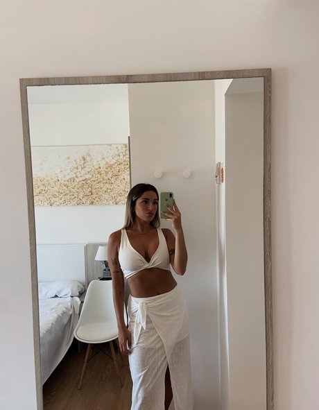 belonly naked pornstar gallery