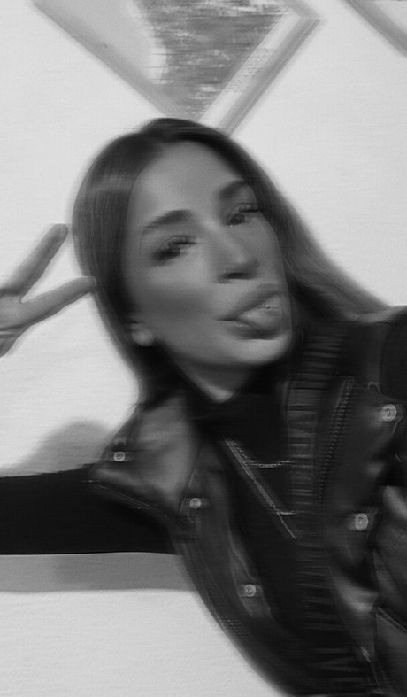 belonly pornstar naked pic