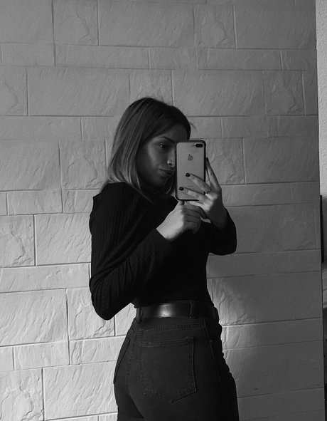 belonly model free image