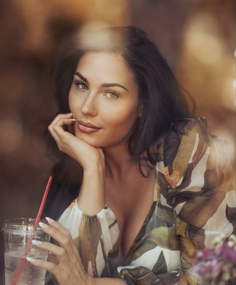 Dezmin Schubel nudes model picture