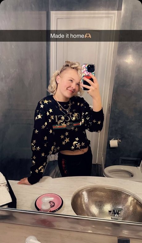 Jojo Siwa perfect model pic