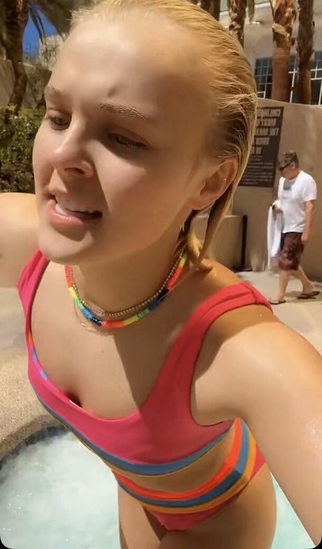 Jojo Siwa nice model pic