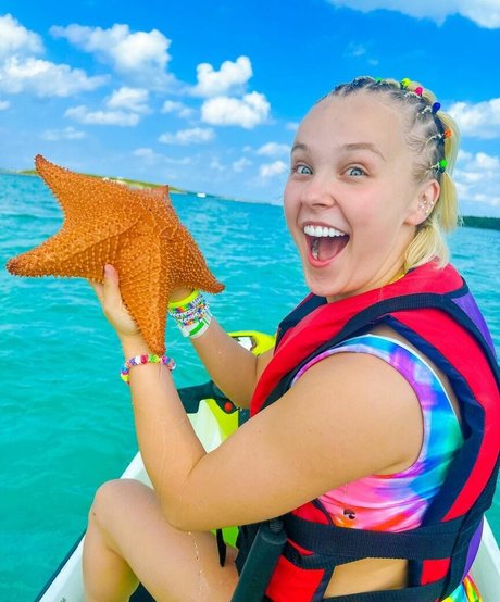 Jojo Siwa pornstar nude archive