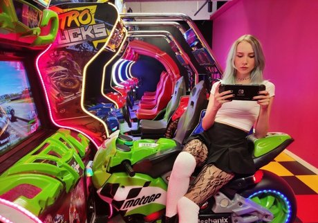 Apollolol high quality actress pics