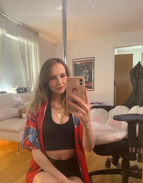 Apollolol free actress gallery