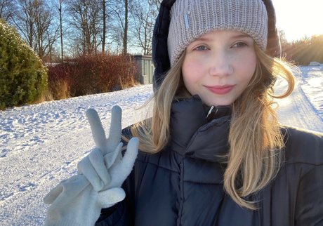 Apollolol nice actress pictures