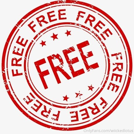 wiickedlotus naked model pic