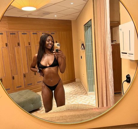 Khaddi Sagnia free model picture