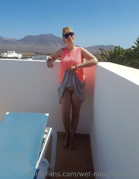 wet naughty kitty perfect model archive