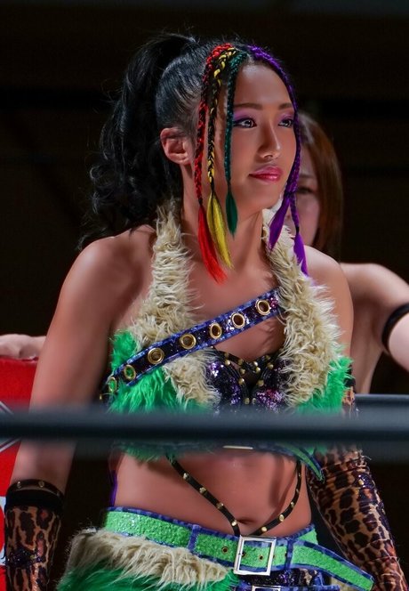 WomenJoshi nudes star image