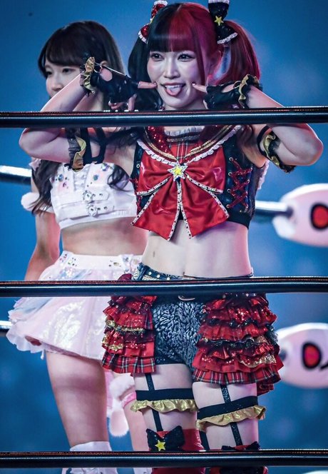 WomenJoshi pornographic model pic