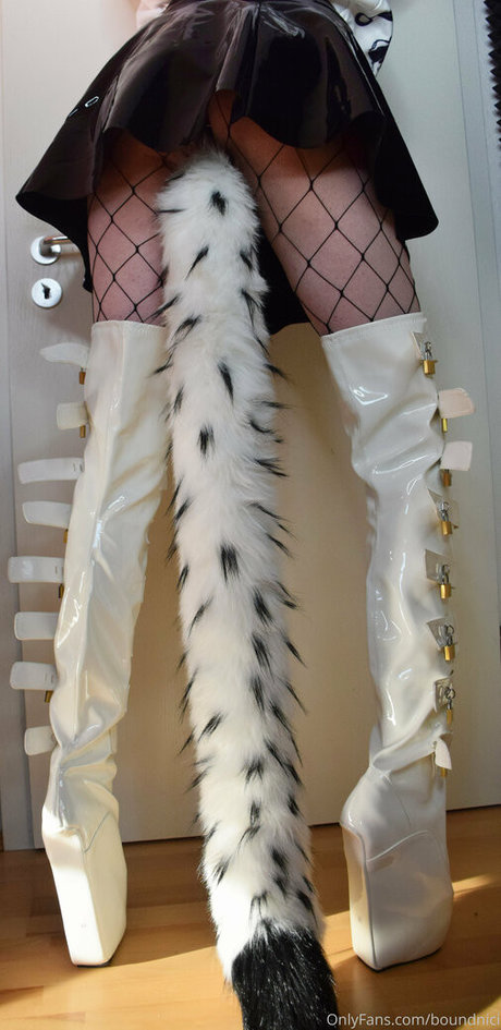 boundnici star pretty pics