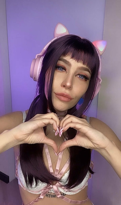 loralvova nudes star gallery